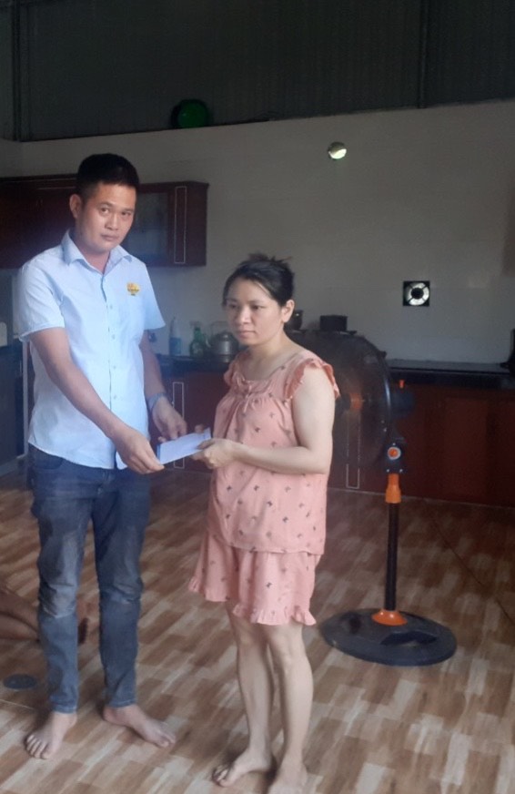 Quyên góp, ủng hộ gia đình CBNV có hoàn cảnh khó khăn