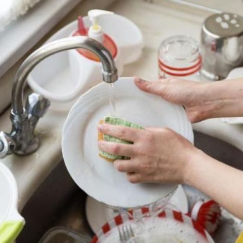 Mẹo vệ sinh bồn rửa bát trở nên sáng bóng