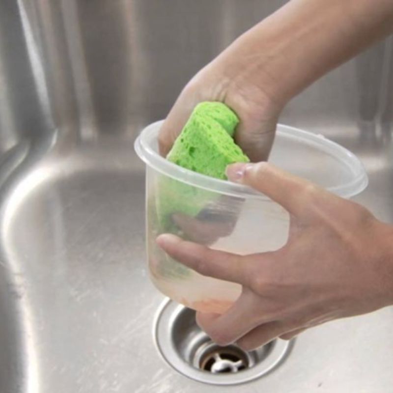 4 nguyên nhân khiến hộp nhựa rửa mãi không sạch. Liệu bạn có mắc sai lầm nào không?