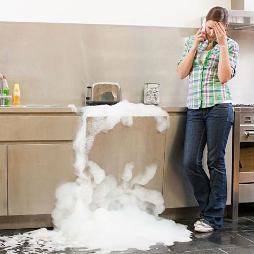 Giải thích nguyên nhân máy rửa chén bị trào bọt và cách khắc phục hiệu quả