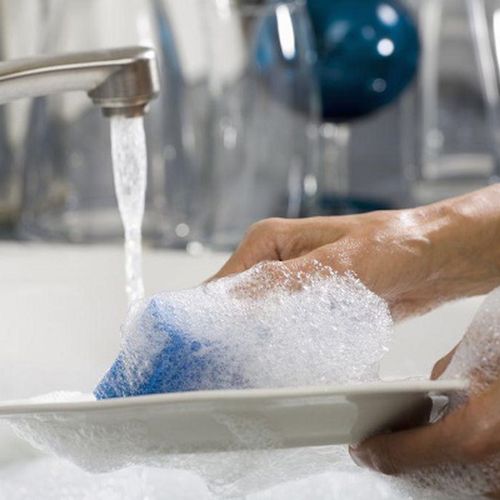 Mẹo chăm sóc da tay sau khi rửa bát cho bà nội trợ