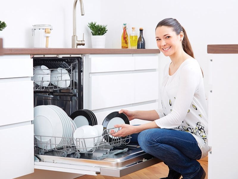 Học ngay cách sắp xếp bát đĩa vào máy rửa chén đúng chuẩn - tối ưu không gian chứa