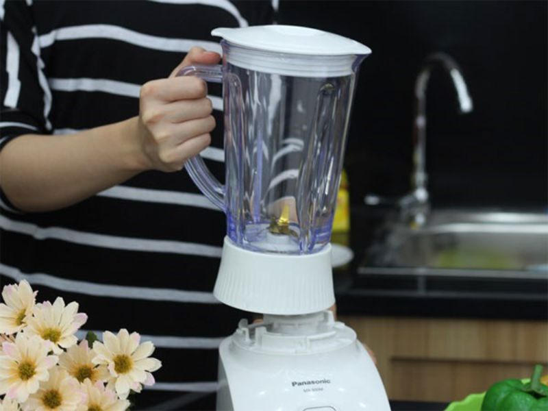 Không cho máy xay vào tủ lạnh sau khi rửa bằng nước nóng