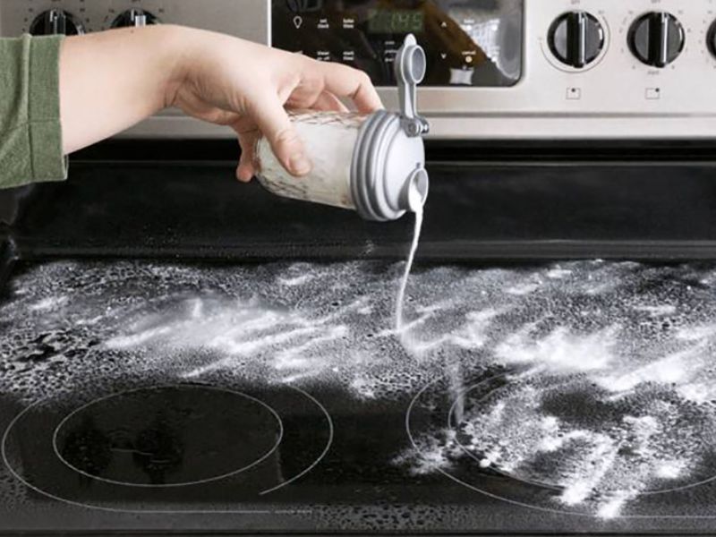  Sử dụng baking soda để vệ sinh cho tủ bếp