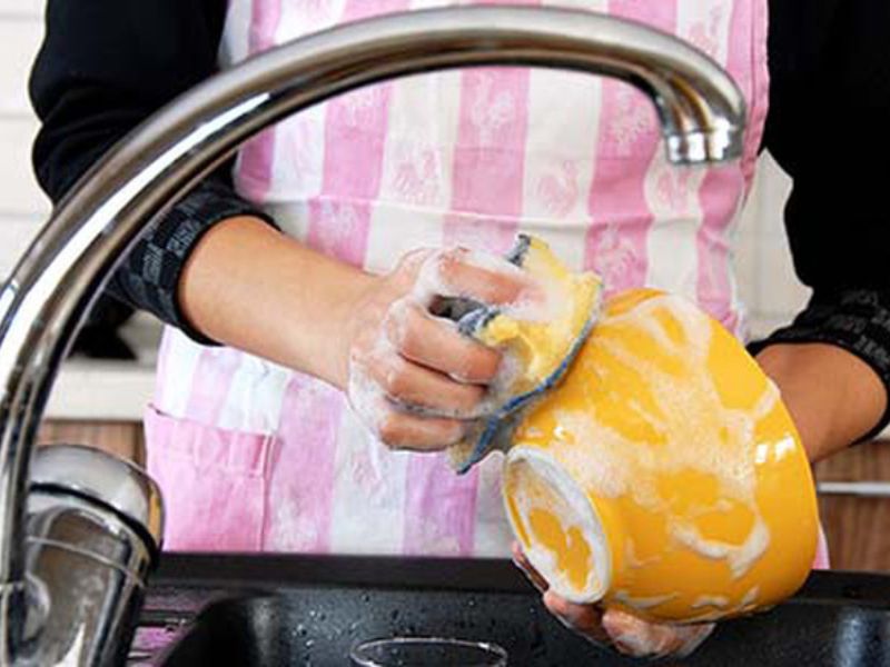 Tìm hiểu phẩm màu tồn tại trong nước rửa chén là gì?