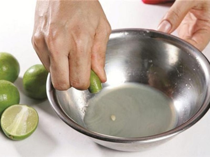  Dùng nước cốt chanh