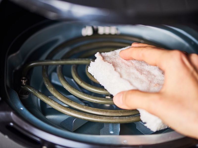  Vệ sinh nồi đối với rá, khay chiên