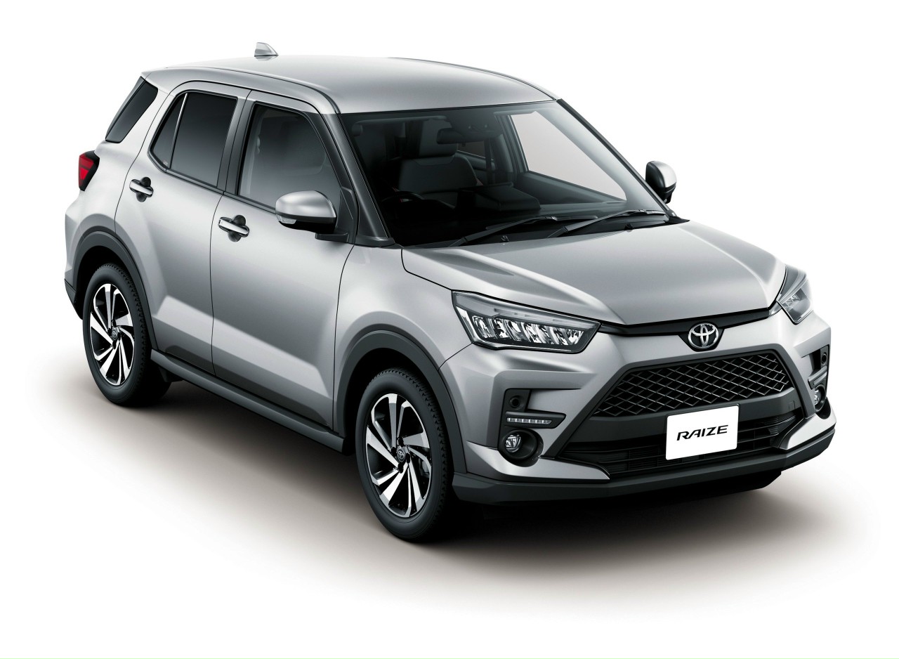 Toyota Raize 2021: sản phẩm mới nhất của Toyota đã cập bến Việt Nam! Với thiết kế năng động và tính năng cao cấp, Toyota Raize 2021 đang trở thành lựa chọn hàng đầu của những người yêu xe. Hãy xem hình ảnh liên quan để cảm nhận sự mới mẻ của Raize.