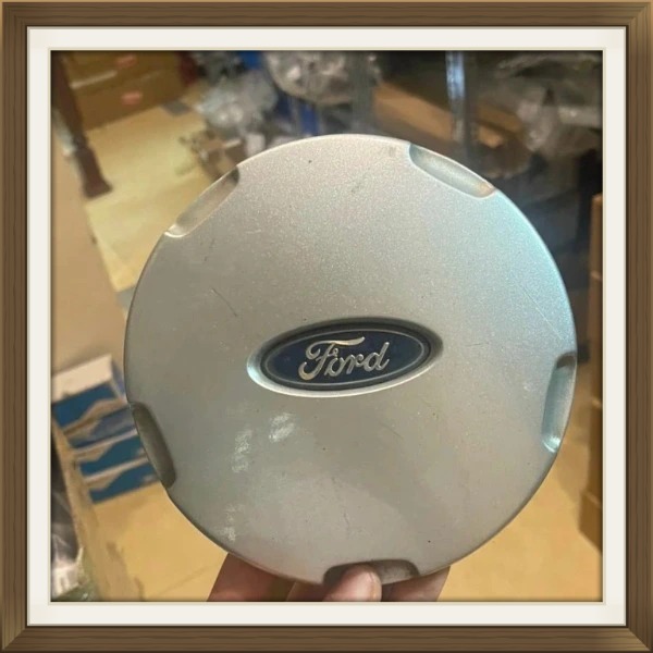 Logo ốp lazang xe Ford Escape