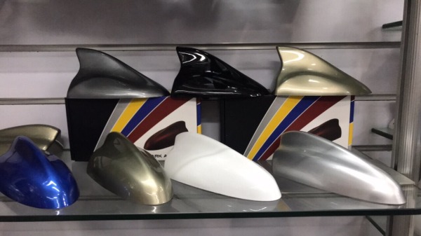 Ăng ten ô tô vây cá mập