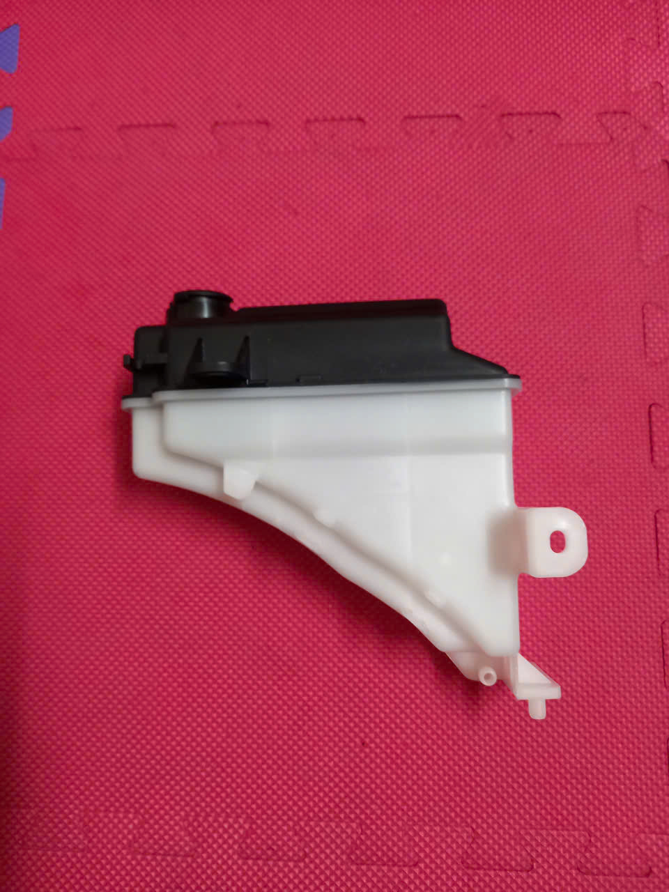 Bình nước phụ Hyundai Click 2002-2011 Mã 254311C000