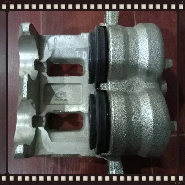 Cụm phanh - gông phanh trước phải Mitsubishi Pajero 2007-2015