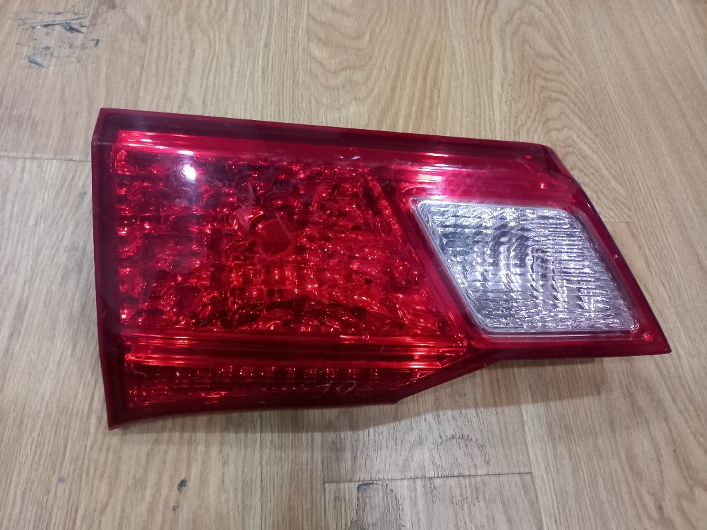 Đèn hậu miếng trong bên lái xe Honda City 2014-2019