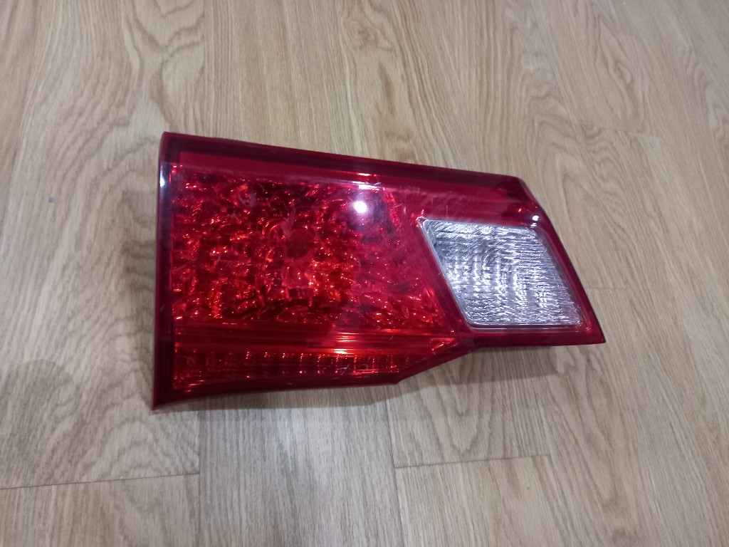 Đèn hậu miếng trong bên lái xe Honda City 2014-2019