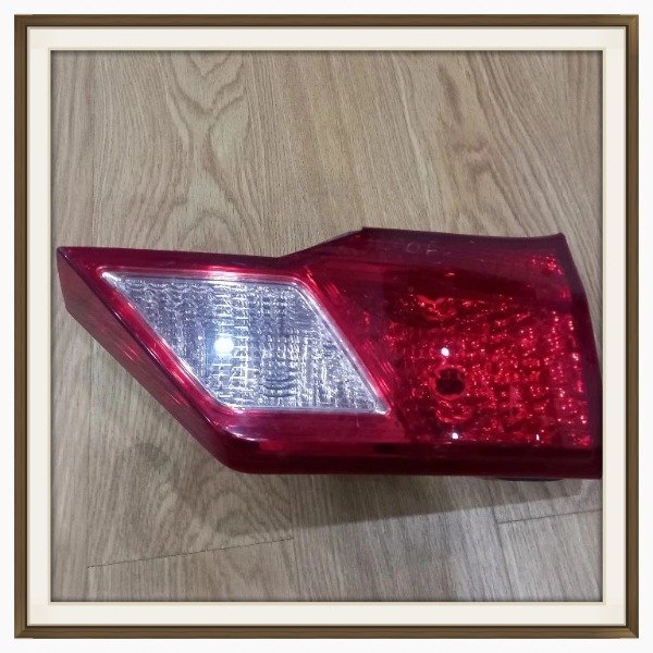 Đèn hậu miếng trong bên lái xe Honda City 2014-2019