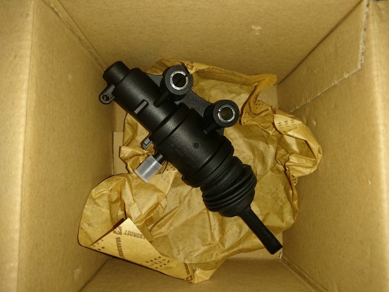 Tổng côn Ford Ranger 2.2