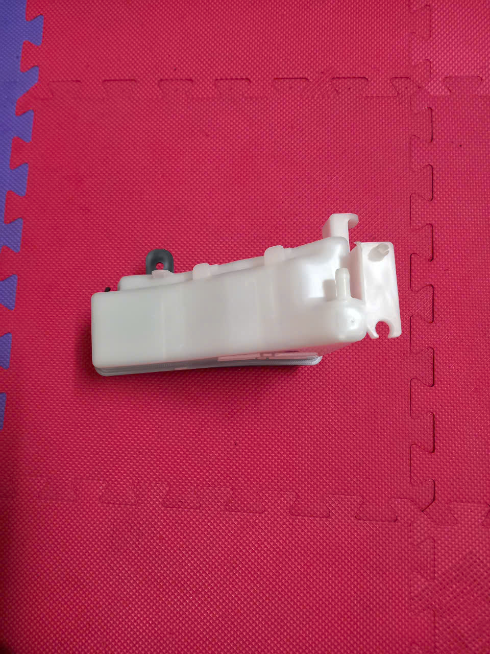 Bình nước phụ Hyundai Click 2002-2011 Mã 254311C000