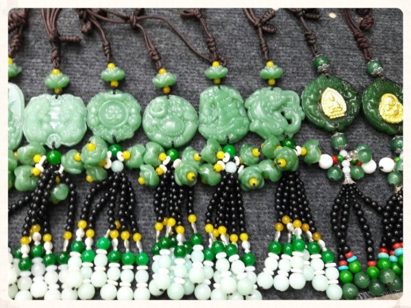 Phụ kiện treo trong xe ô tô