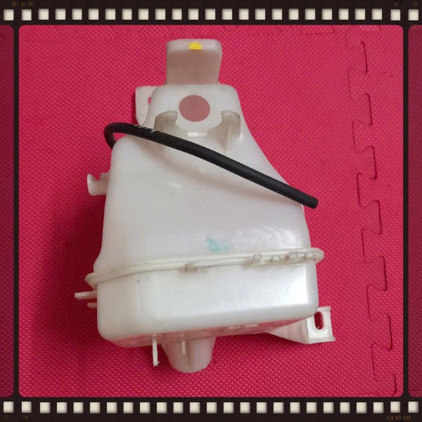 BÌNH NƯỚC RỬA KÍNH CHEVROLET SPARK 2011-2016 | 95961341