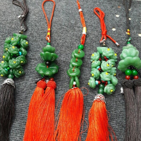 Phụ kiện treo trong xe ô tô