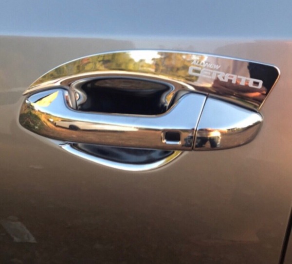 Ốp tay nắm cửa ô tô