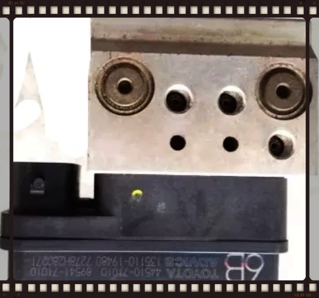 Cụm bơm ABS xe Toyota Innova