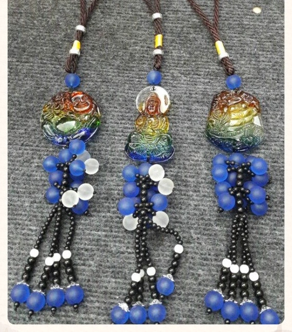 Phụ kiện treo trong xe ô tô