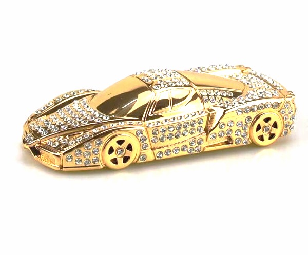 Mô hình ô tô đặt trên Taplo ô tô