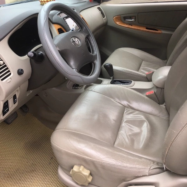 Toyota Innova V 2009 AT