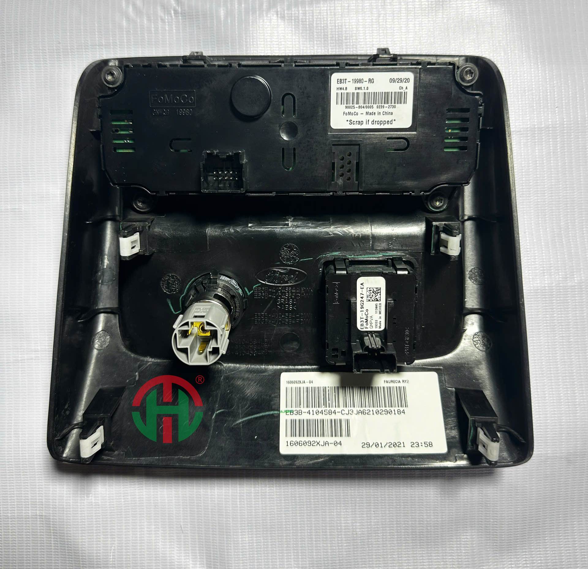 Bảng điều hòa hàng ghế sau kèm cổng sạc Everest/ Ranger đời 2015–2022 EB3T-19980-RG EB3T-19G247-EA