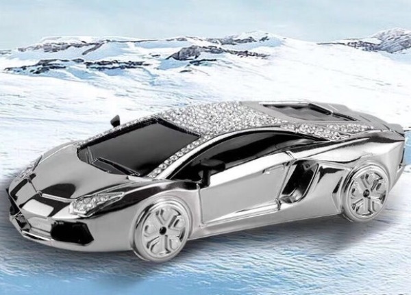 Mô hình ô tô đặt trên Taplo ô tô