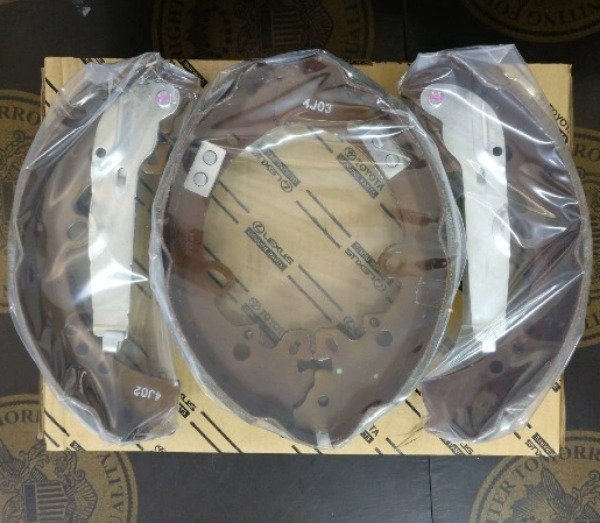 Má phanh sau Toyota Fortuner