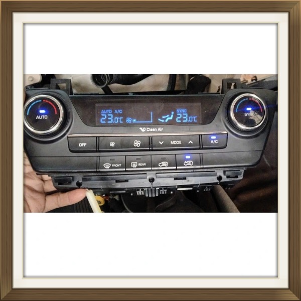 Cụm công tắc điều khiển điều hòa Hyundai Tucson 1.6 Turbo 2019