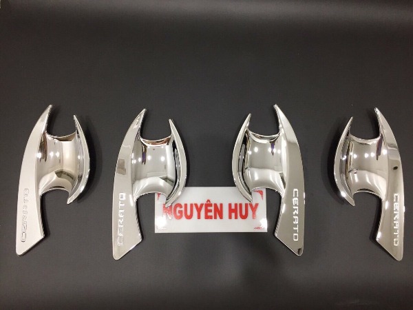 Ốp tay nắm cửa ô tô