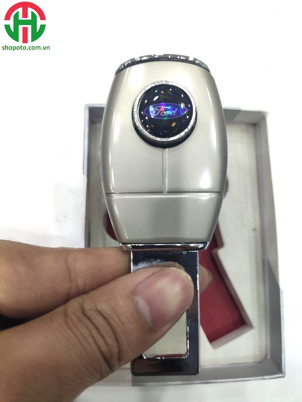 Chốt đai an toàn Ford có khe cắm dây