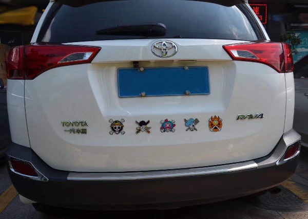 Tem dán xe ô tô ngộ nghĩnh