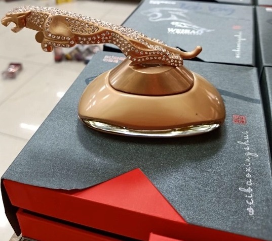 Nước hoa hình con báo