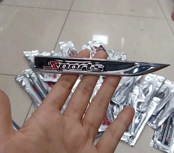 Nẹp trang trí ốp sườn xe