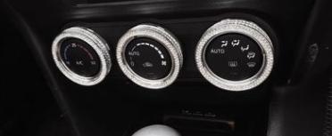 Phụ kiện trang trí nội thất xe ô tô