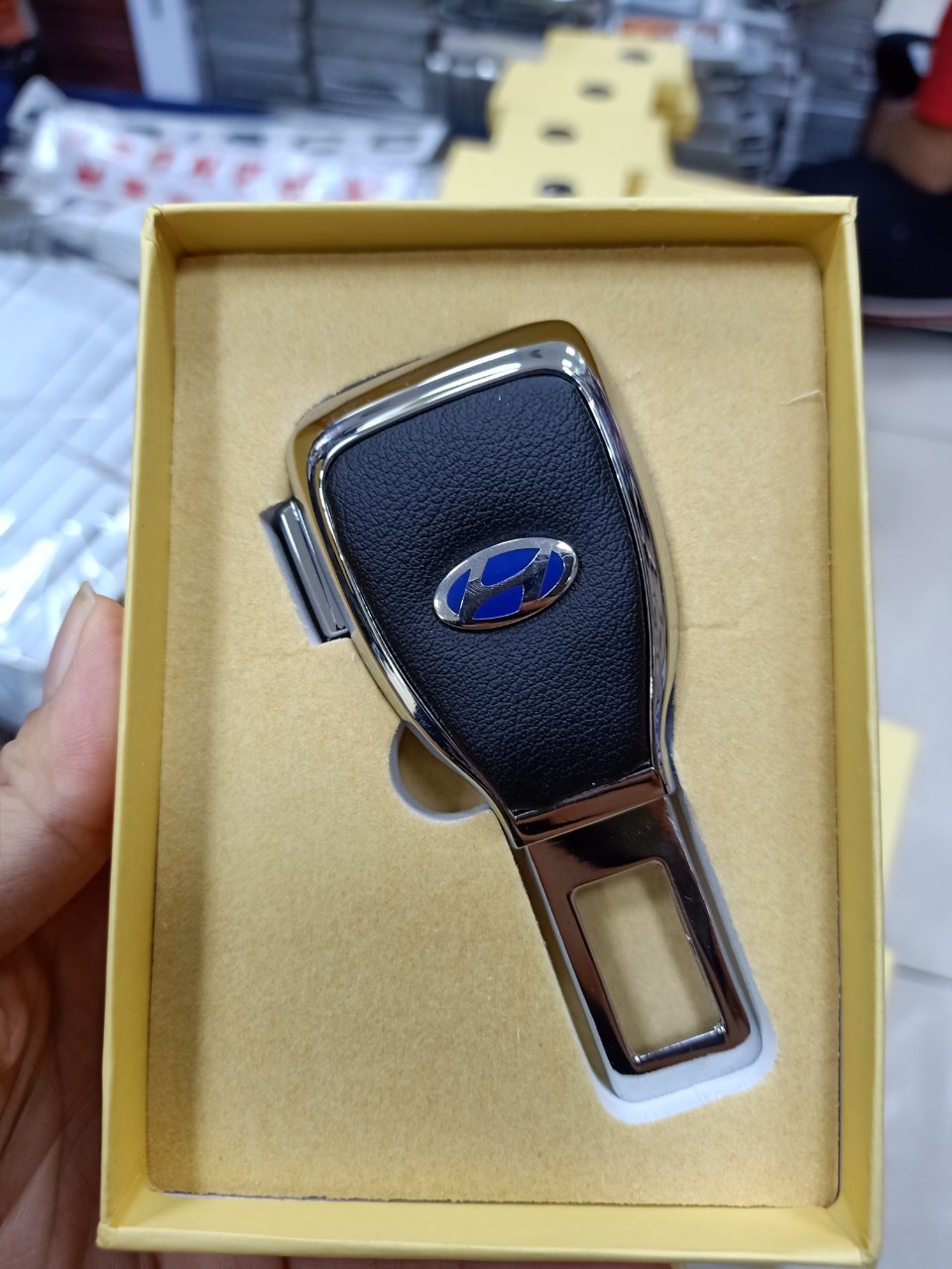 Gài dây đai an toàn ô tô theo hãng xe