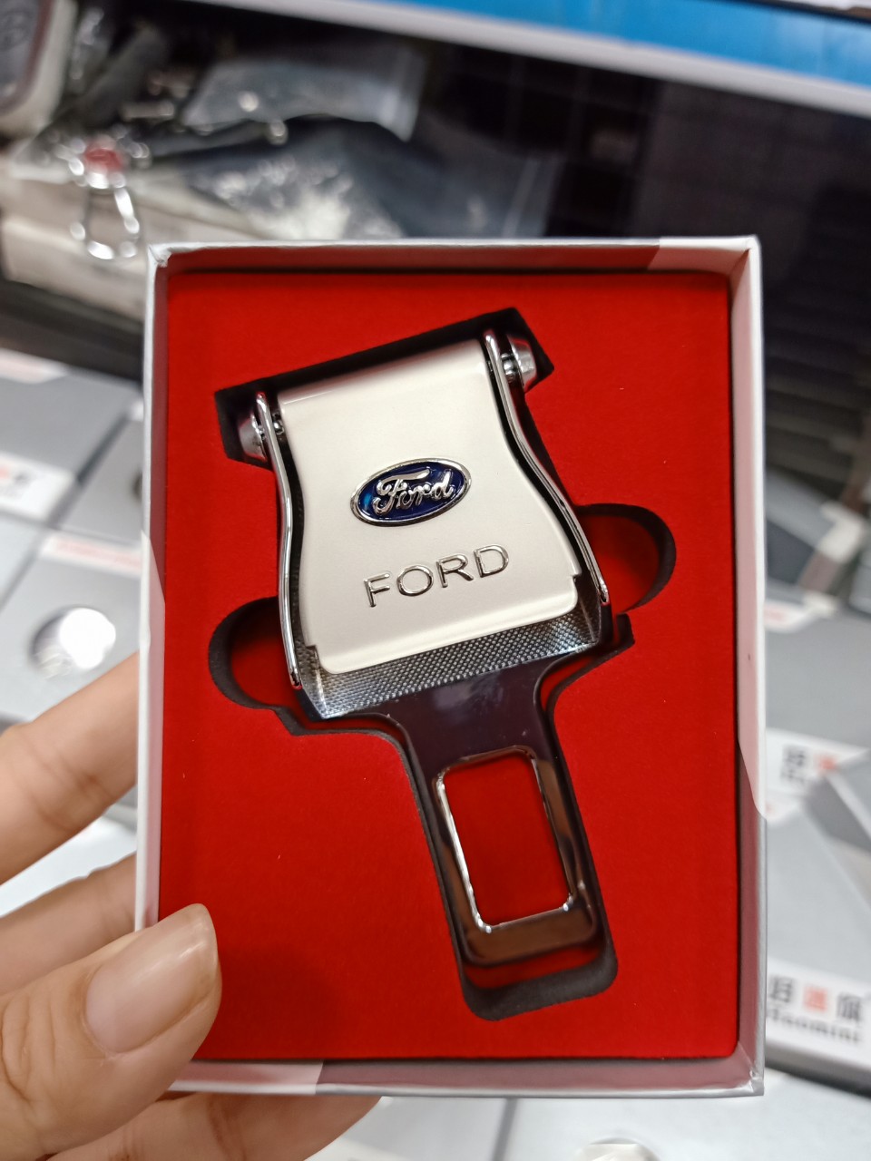 Gài dây đai an toàn ô tô theo hãng xe