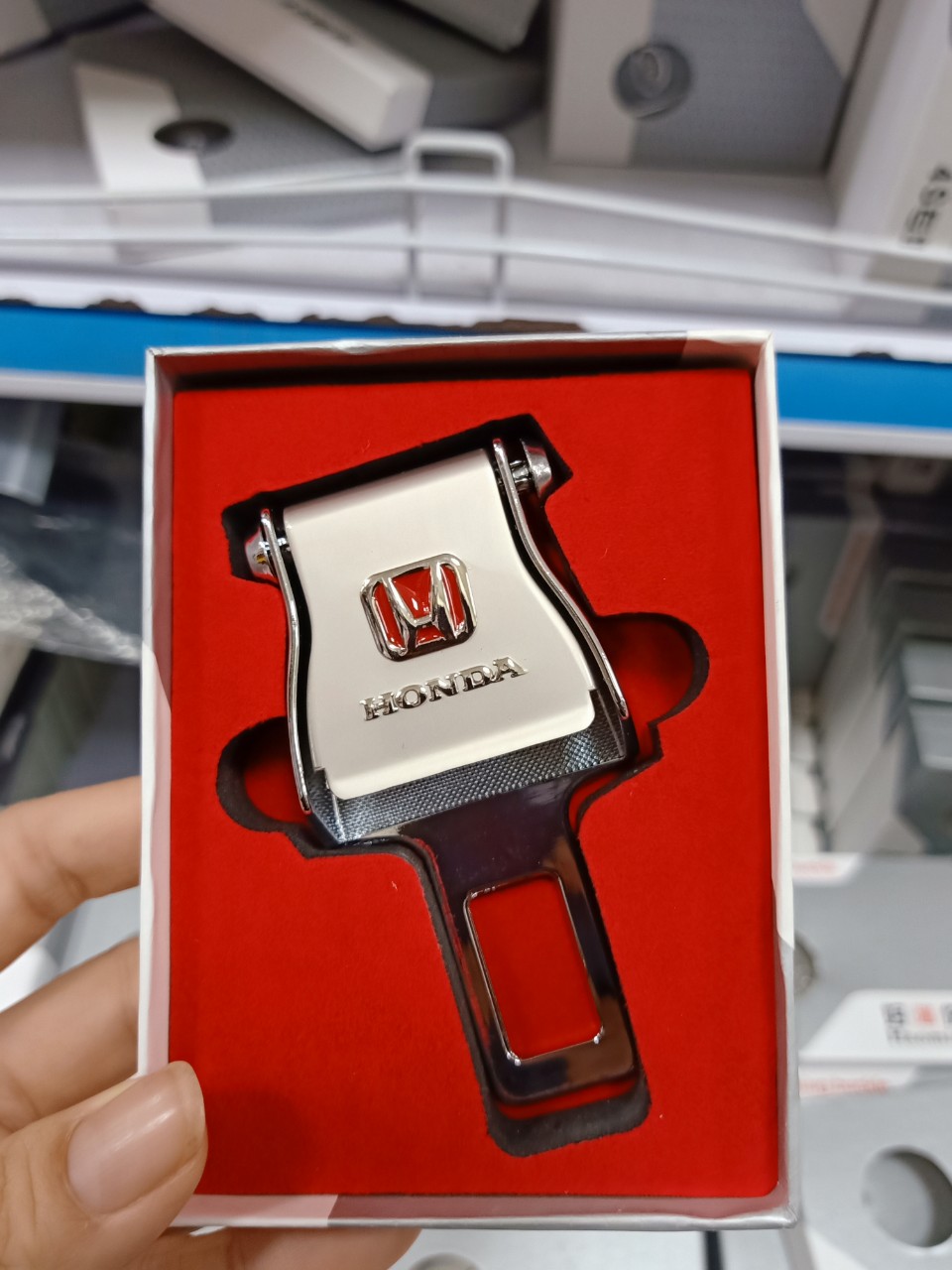 Gài dây đai an toàn ô tô theo hãng xe