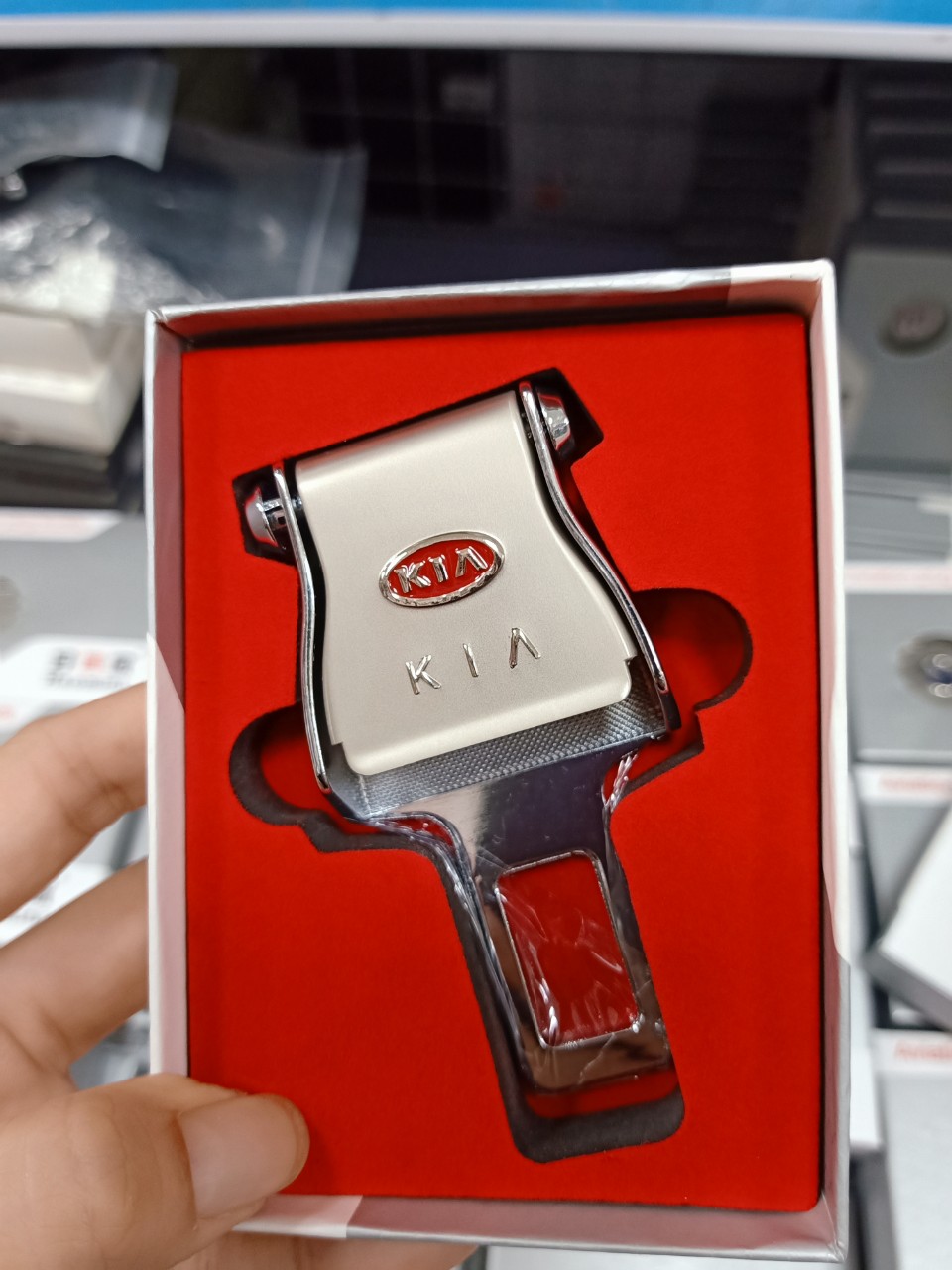 Gài dây đai an toàn ô tô theo hãng xe