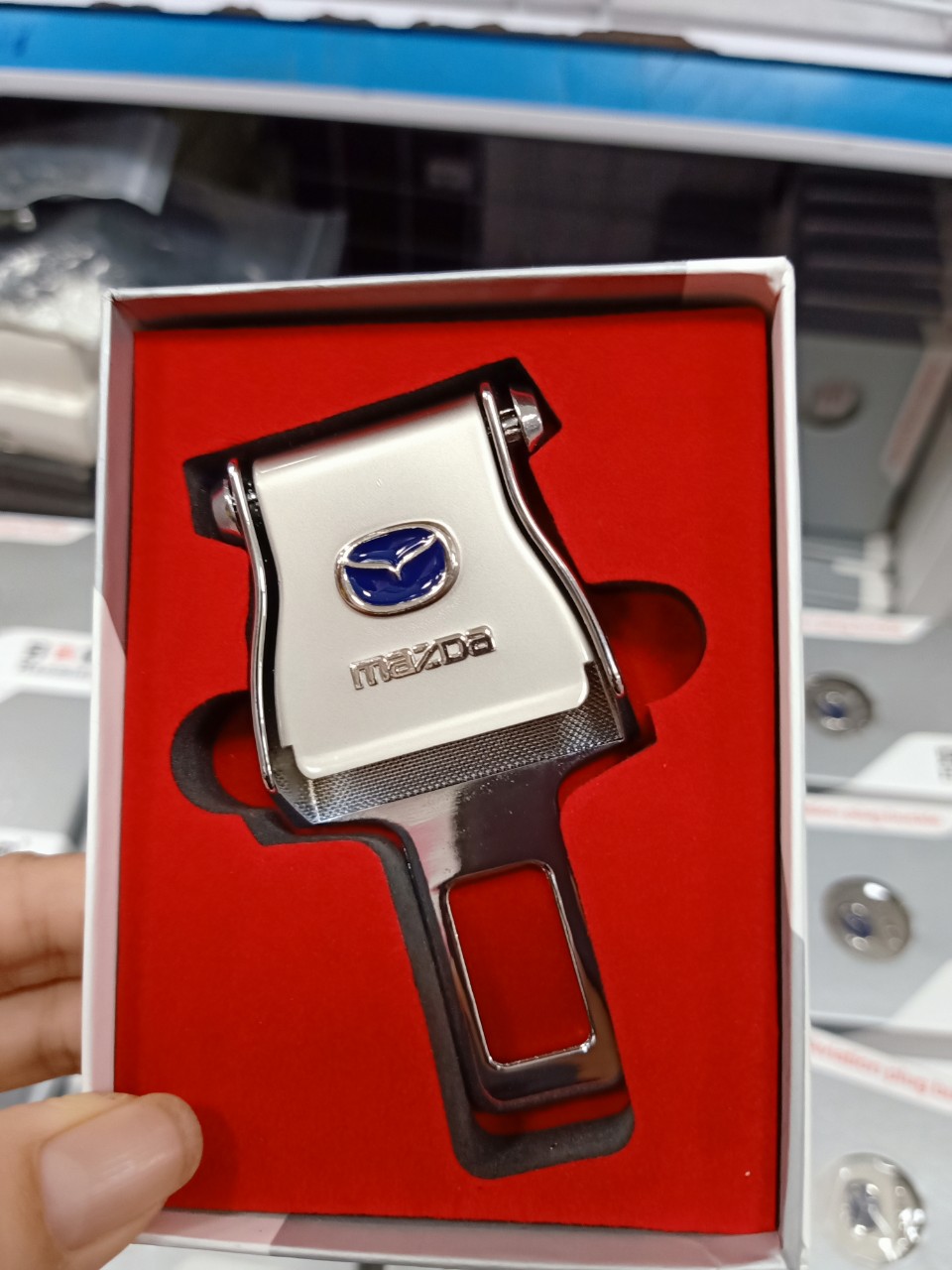 Gài dây đai an toàn ô tô theo hãng xe