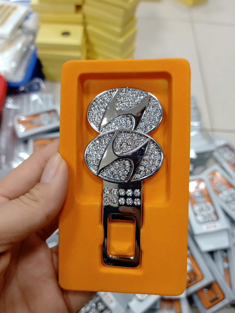 Gài dây đai an toàn ô tô theo hãng xe