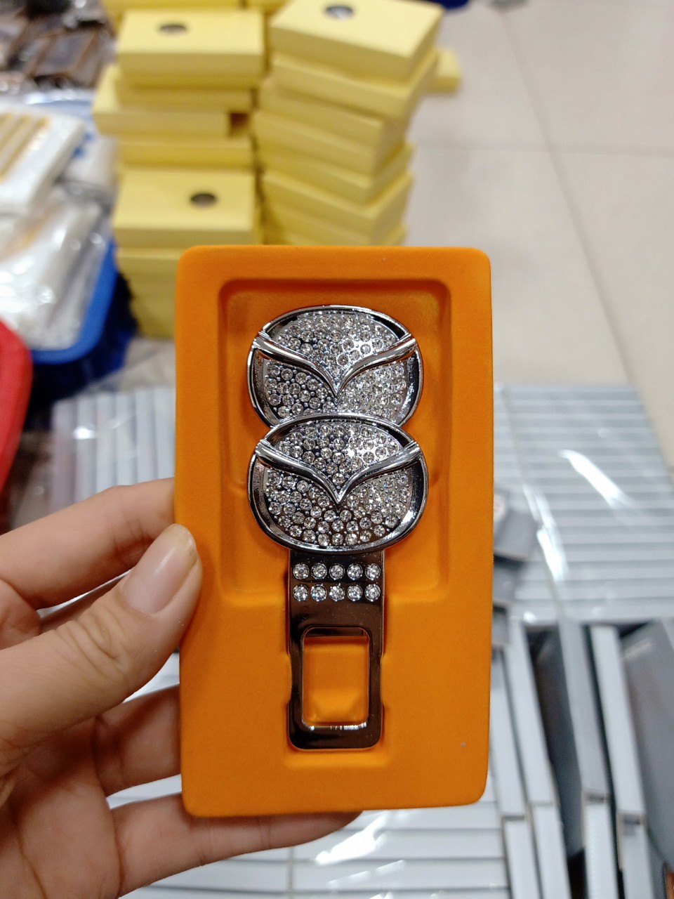 Gài dây đai an toàn ô tô theo hãng xe