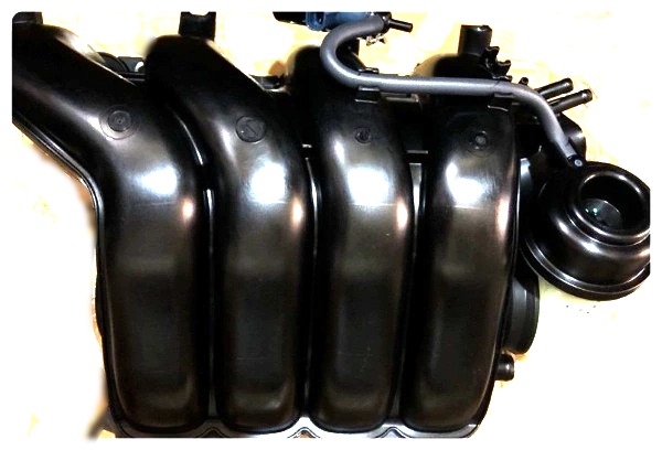 Cổ hút Toyota Altis 2015