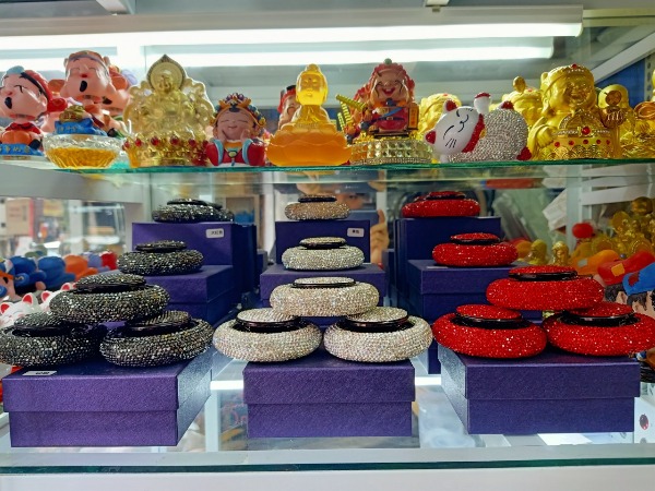 Sáp thơm ô tô đính đá sang trọng