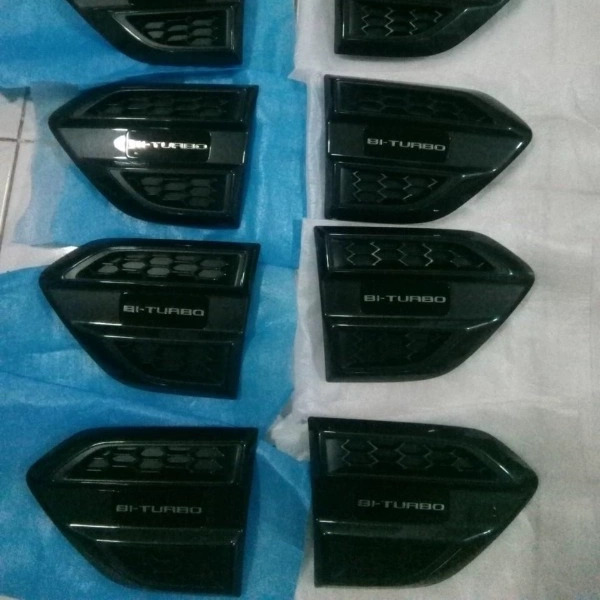 Ốp mang cá Ford Ranger