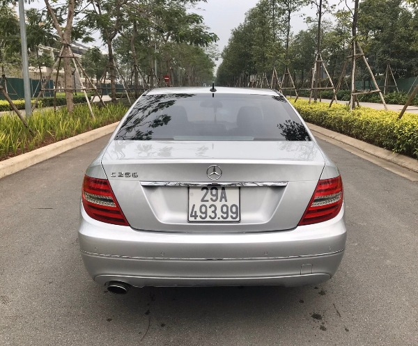 Mercedes Benz C250 Blue Efficency Model 2012